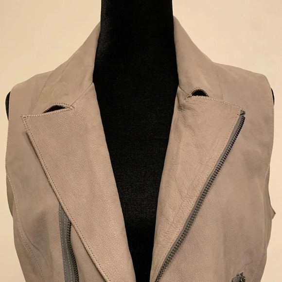 BAGATELLE COLLECTION Genuine Leather Woven Pebbled Zipper‎ Vest - Picture 9 of 15